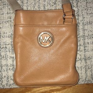 tan Michael Kors crossbody